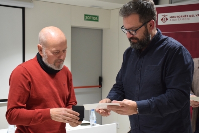 José Antonio Ríos, guanyador del 1r premi, recollint el seu guardó.