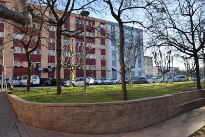 Lluminàries renovades a la plaça de l'Autonomia.