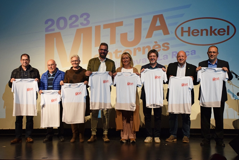 Foto de família amb els tres alcaldes i l'alcaldessa dels municipis participants, i representants de la Creu Roja de Granollers, el Club Atletisme Montornès, la Federació Catalana d'Atletisme i Henkel Ibérica.