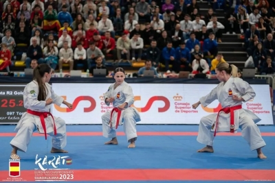 María López, Lídia Rodríguez i Raquel Roy en un moment de la competició. (imatge: RFE de Karate)