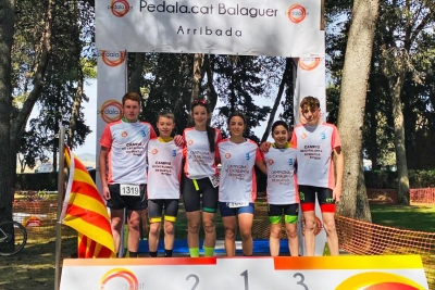  Arnau Pérez amb la resta de campions del Campionat Nacional de Catalunya de Duatló de Muntanya. (imatge: Federació Catalana de Triatló)