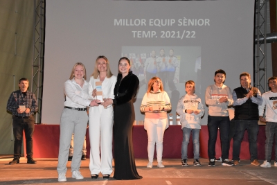 L'equip de kata, del Club Karate Montornpes, guanyador del millor equip sènior.