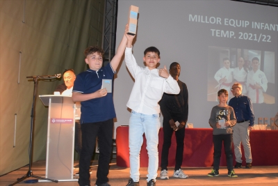 L'equip de kata kumite mixte, del Club Karate Montornès, guanyador del millor equ