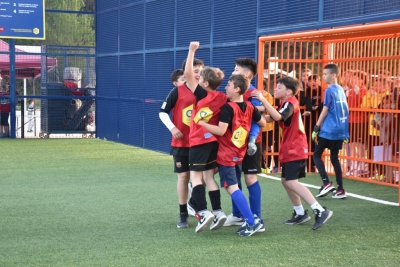 Un dels equips celebrant un gol.