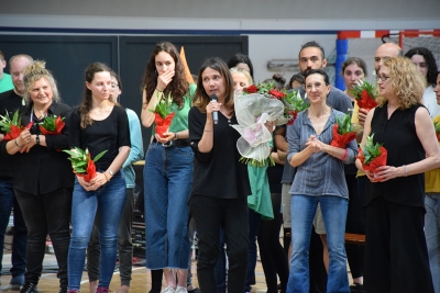 Obsequi per a la professora i compositora Isabel Fernández i la resta de docents.