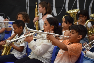 Un moment del concert dels infants del projecte Big Vent Marinada.