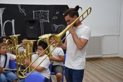 Un moment del concert dels infants del projecte Big Vent Marinada.