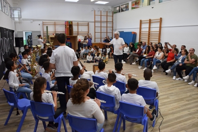 Un moment del concert dels infants del projecte Big Vent Marinada.