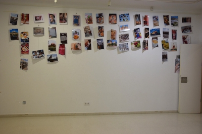 Exposició de les fotografies al vestíbul de l'Espai Cultural Montbarri.