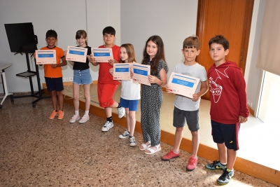 Participants en el club de lectura infantil.