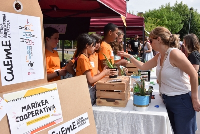 Paradeta de la cooperativa Marikea, de l'Escola Marinada.