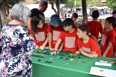 Paradeta de la cooperativa Som Solidaris PA, de l'Escola Palau d'Ametlla.