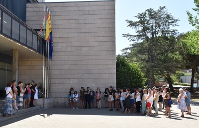 Minut de silenci al davant de l'Ajuntament