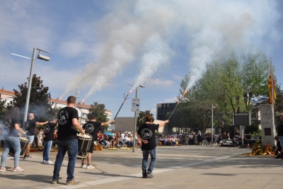 L'ofrena del Ball de Diables i Drac de Montornès.