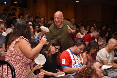 Una dinàmica realitzada durant la sessió de benvinguda a la comunitat educativa.