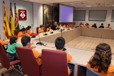 L'alcalde, José A. Montero, tancant l'acte de constitució del Consell d'Infants de Montornès d'aquest curs.