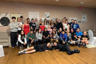Voluntariat i jovent participant en les activitats de dinamització del centre juvenil d'Estònia