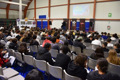 Benvinguda a l'Assemblea Jove de 12 a 17 anys a càrrec del tècnic de Joventut, Dani Marín.