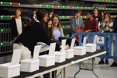 Un moment de les votacions a l'Assemblea Jove de 12 a 17 anys.