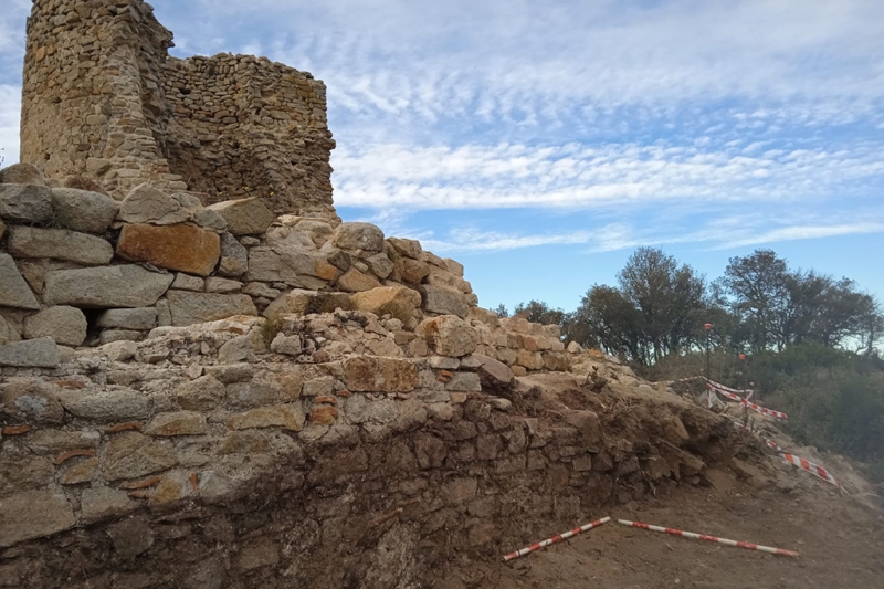 Treballs a la capella del Castell de Sant Miquel.