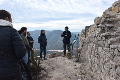 Un moment de la visita institucional al Castell de Sant Miquel.