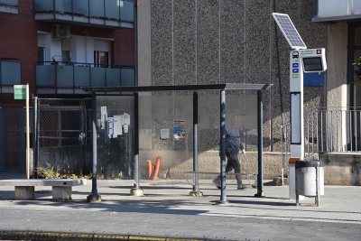 Tòtem a la parada d'autobús de l'avinguda de la Llibertat.