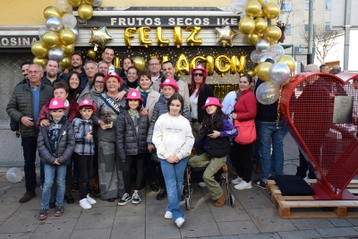 La Ike, envoltada dels seus familiars.