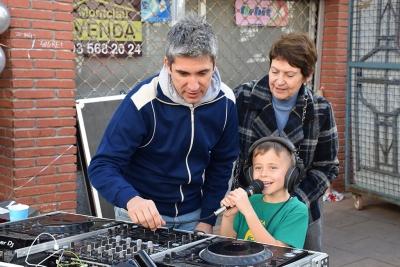 Animació musical amb el DJ local Adrià Teixidó.
