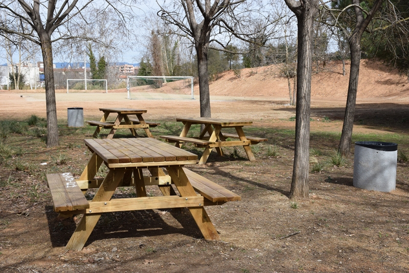 Zona de pícnic al polígon de Can Bosquerons de Baix.