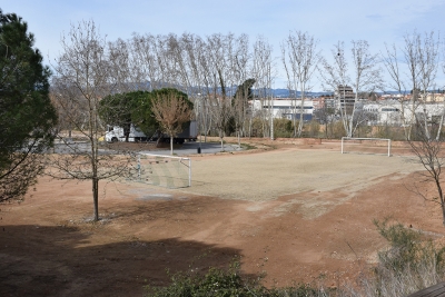 Camp de futbol al polígon de Can Bosquerons de Baix.