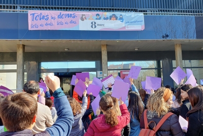 Acte central del 8M al davant de l'Ajuntament