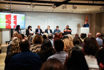 Taula rodona amb les intervencions de l’alcalde de Montornès, José A. Montero i dels representants dels ajuntaments de Girona, Manresa, Reus i Olot.