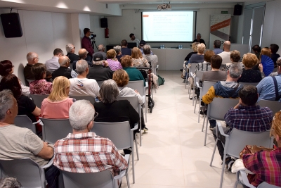 La sala multimèdia de Can Saurina, plena amb la V Sessió d'Estudis Montornesencs.