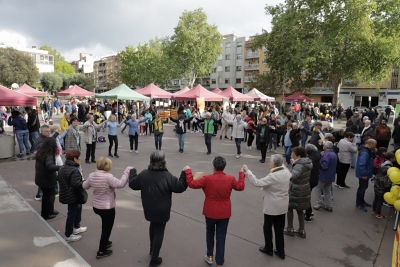 Sardanes a la plaça de Pau Picasso (Foto: Ajuntament. Autor: J. Bermejo)