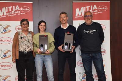 Entrega d'obsequis al primer roquerol i la primera roquerola que van passar per La Roca.