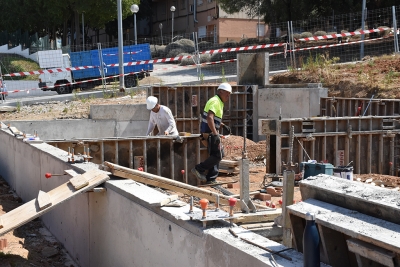 Obres de construcció del nou mercat municipal de Montornès Nord.