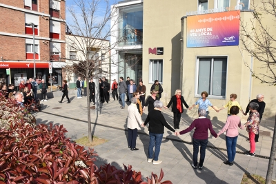 Ballada de sardanes amb l'Associació Cultural Palau Dalmanla.