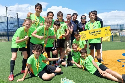 L'equip masculí de Lloret amb el premi.