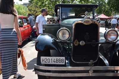 Els vehicles es van exposar a la plaça de Pau Picasso.
