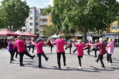 Sardanes a càrrec de l'alumnat del taller de sardanes.