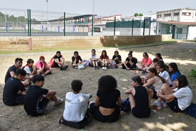 Dinàmiques de grup a la zona de pícnic.
