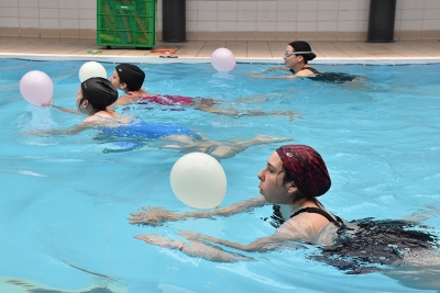 Els exercicis tenen lloc a la piscina petita.
