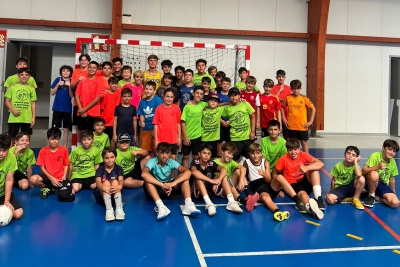 Trobada amb el jugador Denis Cruces al campus de l'AE Montornès Futbol Sala. (Imatge: AE Montornès Futbol Sala)
