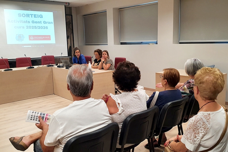 Un moment del sorteig celebrat a la Sala d'Actes de l'Ajuntament.