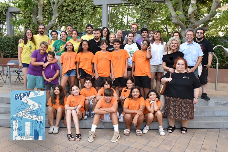 Foto de grup amb les persones que han participat en l'acte.