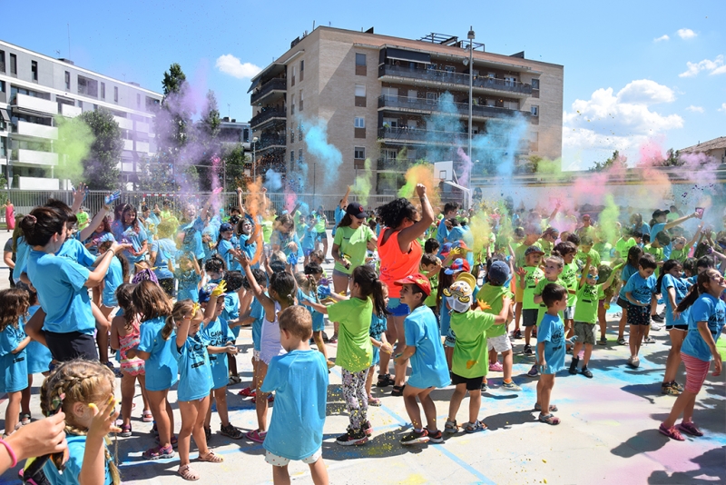 La Festa Holi ha posat el punt i final als dos casals de vacances.