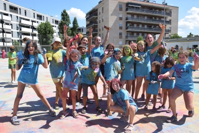Joves del Casal de Lleure després de la Festa Holi.	
