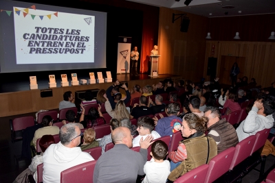 Trobada d'una de les assemblees del +30 Kosmos. 