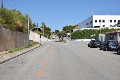 Zona d'aparcament de caravanes i autocaravanes al carrer del Vallès.