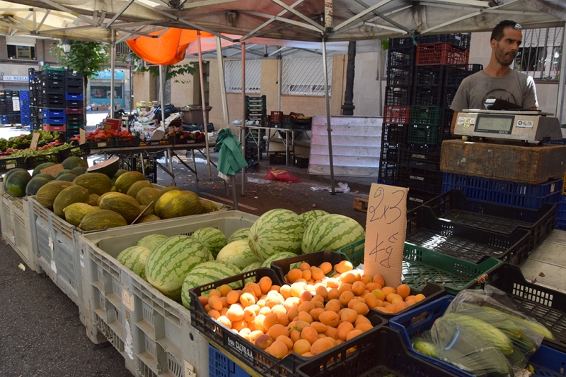 Parada d'alimentació al mercat de Montornès Centre.